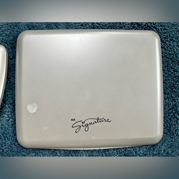 GUC Mary Kay Signature Refillable Compact Set (1 large FILLED & 1 medium EMPTY) - Picture 3 of 11